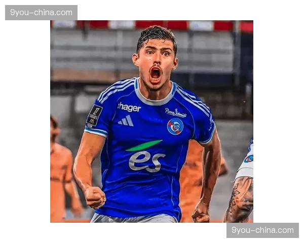 帕尼切利点射破门，斯特拉斯堡主场球迷沸腾