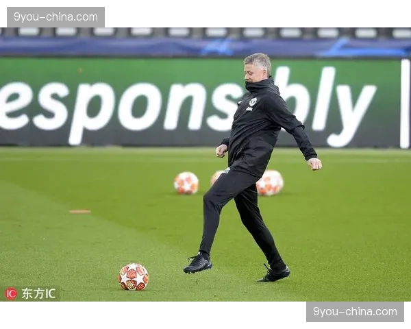 训练图集：曼联赛前最后一练，重点演练边中结合进攻套路